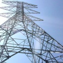 Suministro de torres para líneas de alta tensión