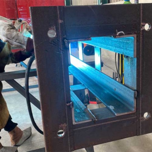 Trabajo de soldadura para instalación eléctrica
