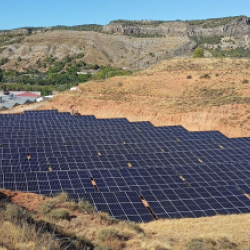 Placas fotovoltaicas al aire libre