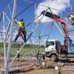 Instalación de torre eléctrica