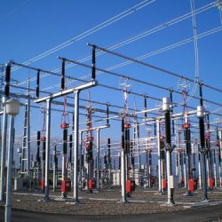 Subestación eléctrica montada y en funcionamiento