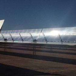 Instalación termosolar recibiendo luz