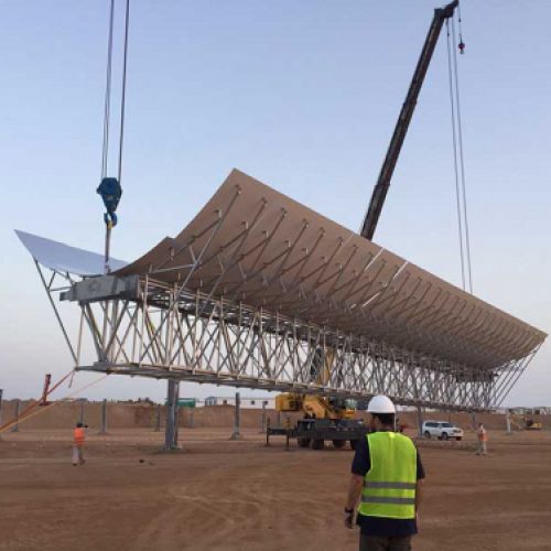 Mounting the solar thermal plate with a crane