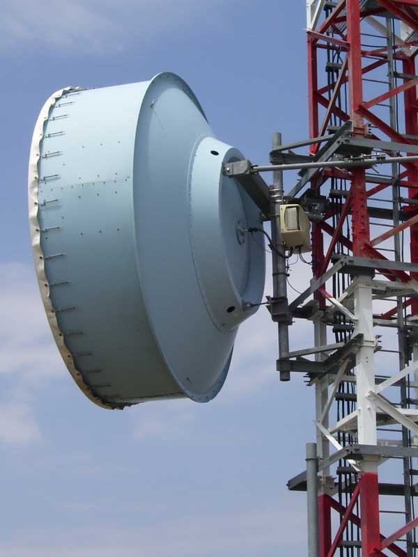 Communications tower antenna